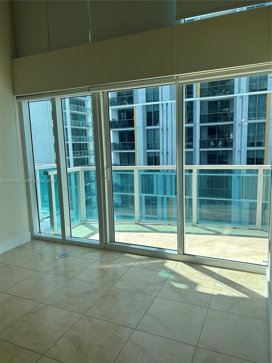 BRICKELL ON THE RIVER S T - Residential