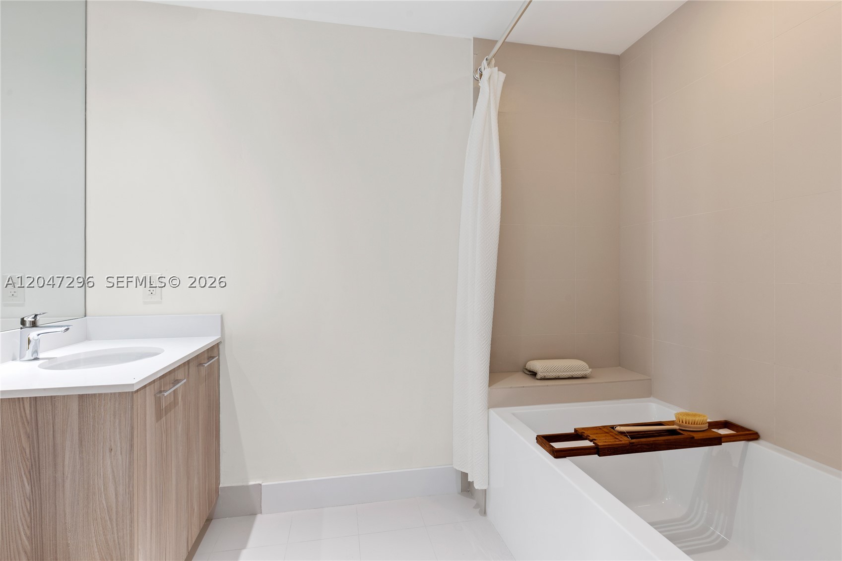 PARAISO BAYVIEWS CONDO - Residential Lease
