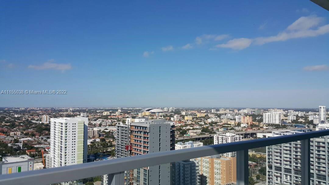 BRIGTH AND SPACIOUS 2 BED 2 BATH CORNER UNIT IN 34 FLOOR,WRAP-AROUND BALCONY WITH 270 DEGREES PANORAMIC CITY AND BAY VIEWS,PROFESSIONAL DECORATED AND FURNISHED,GRANITE COUNTERTOPS, STAINLESS STEAL APPLIANCES,MASTER BATH WITH DUAL SINK AND SEPARATE TUB AND SHOWER,.GREAT AMENITIES, STATE OF THE ART GYM,LIBRARY AND MEDIA ROOM,2 INFINITY EDGE POOLS,VALET,CONCIERGE,WI-FI IN PUBLIC AREAS,EXCELLENT LOCATION NEXT TO METRO-RAIL AND MERRY BRICKELL VILLAGE RESTAURANTS AND SHOPS.CAN BE RENTED FOR 6 MONTHS MINIMUM