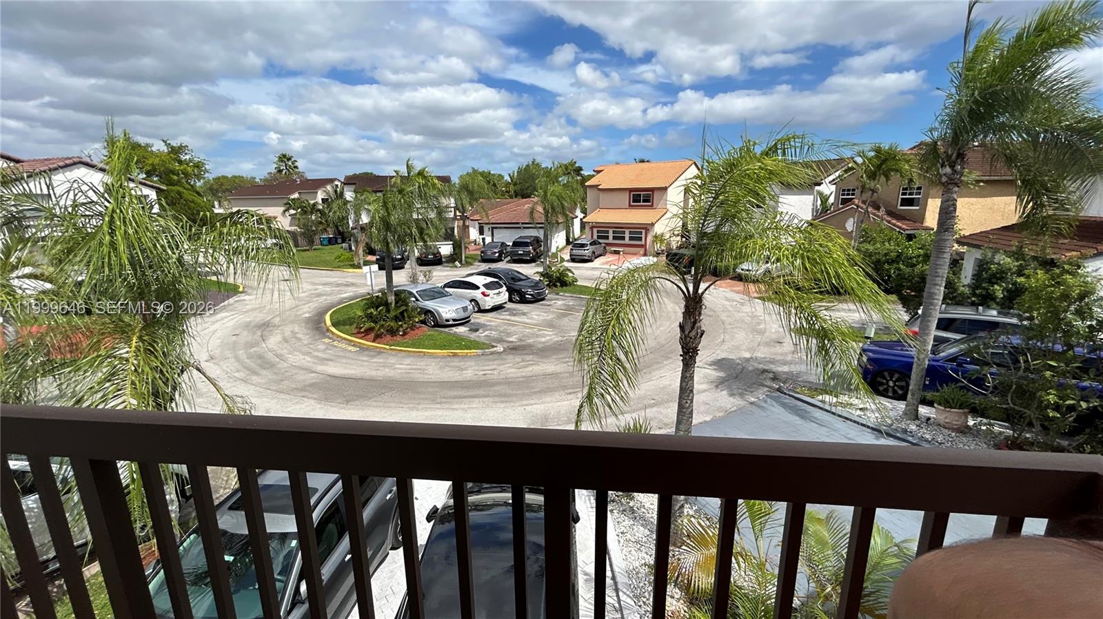 TAMIAMI LAKES SEC 5 - Residential