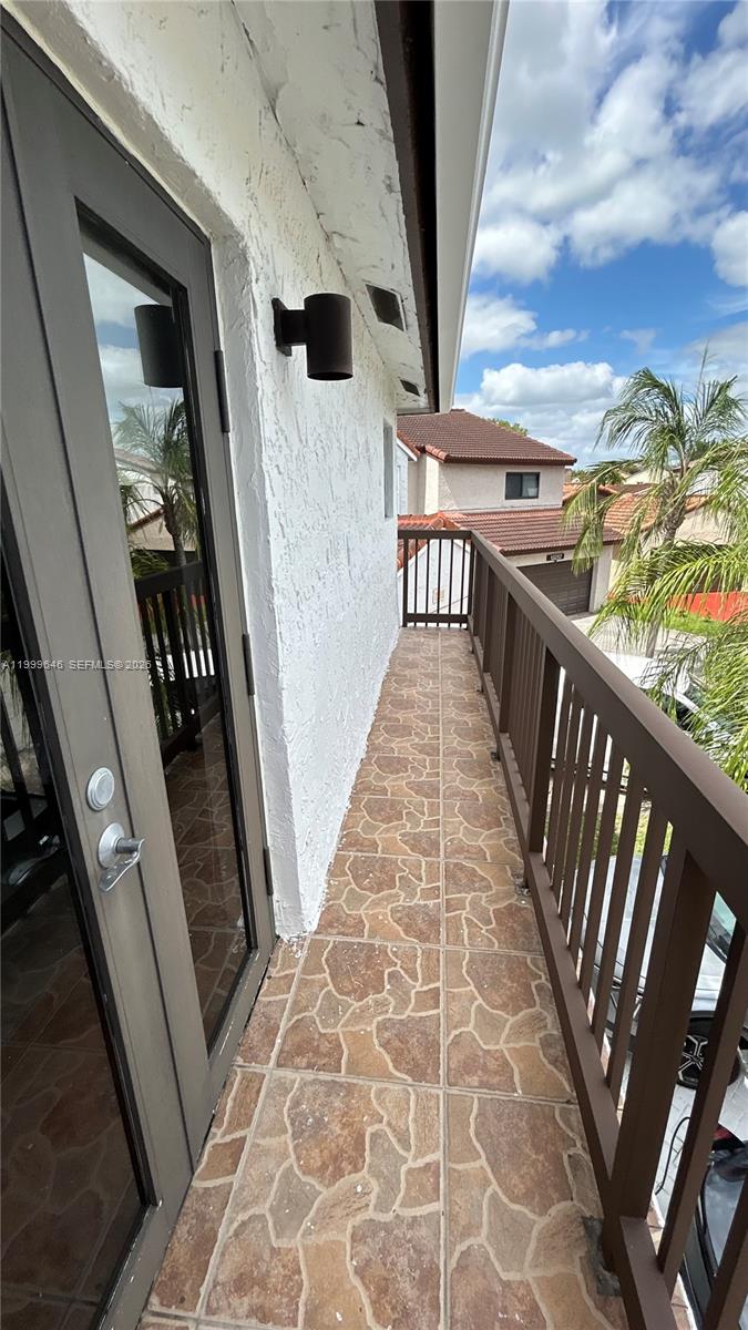 TAMIAMI LAKES SEC 5 - Residential
