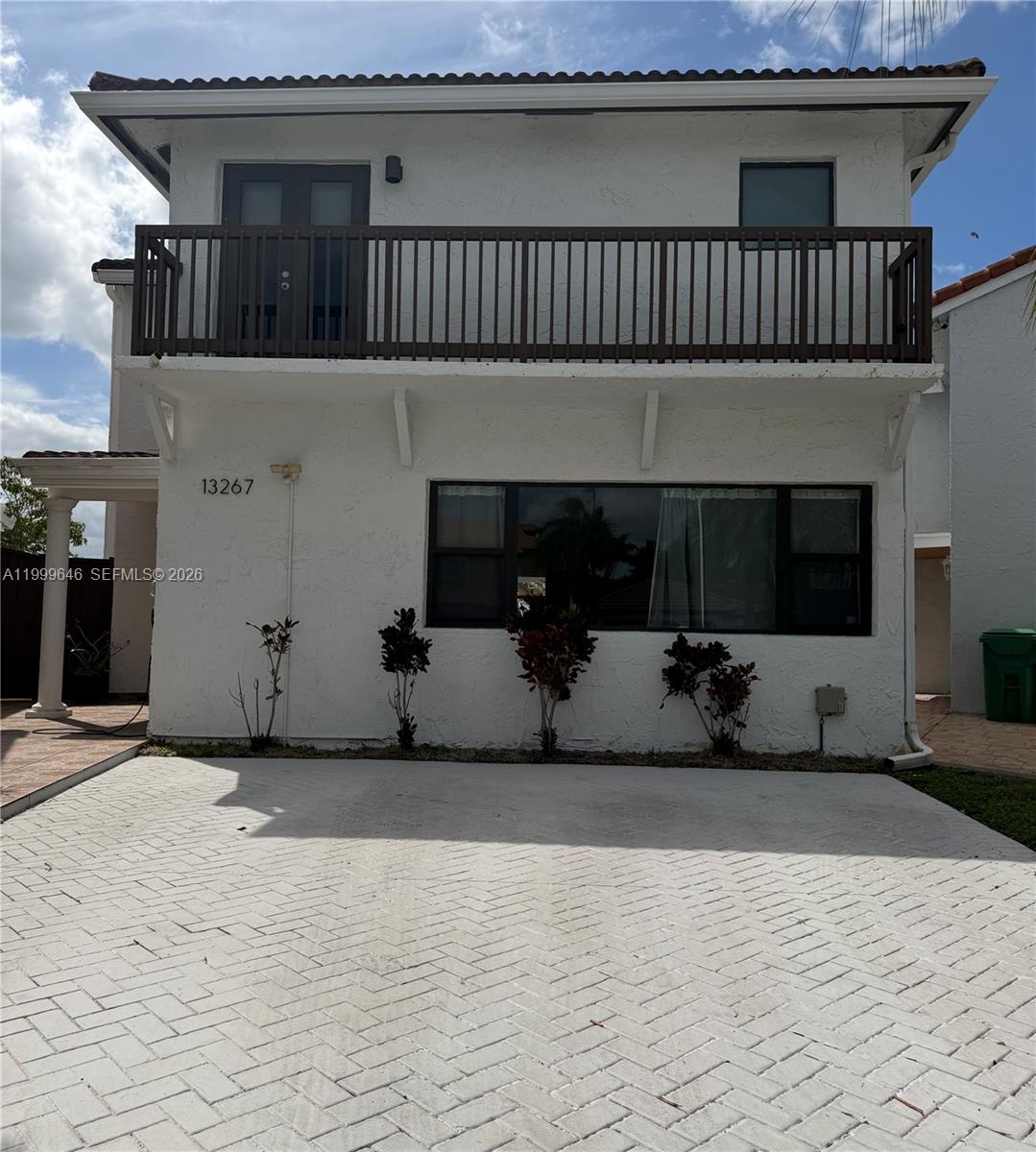 TAMIAMI LAKES SEC 5 - Residential