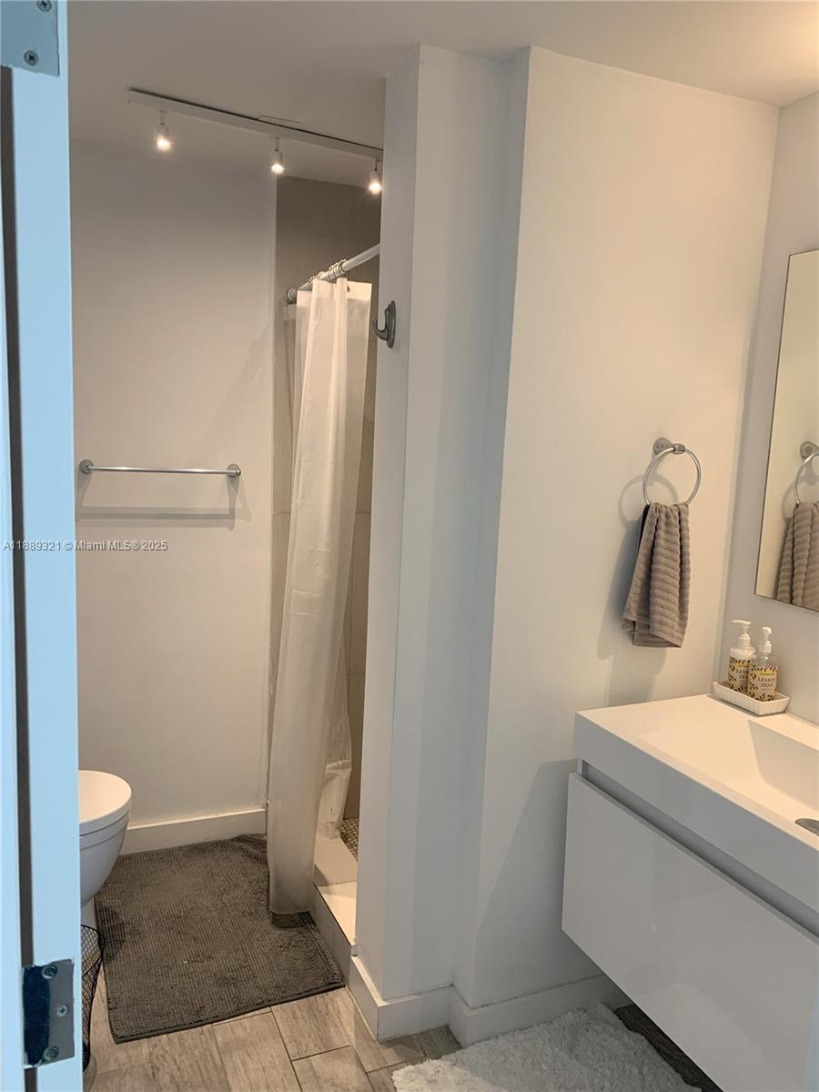 1035 EUCLID CONDO - Residential Lease