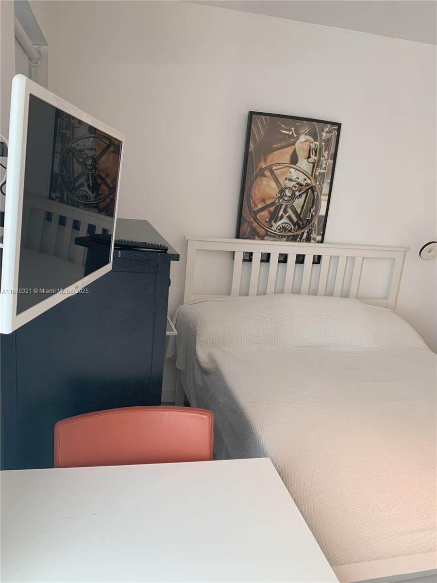 1035 EUCLID CONDO - Residential Lease