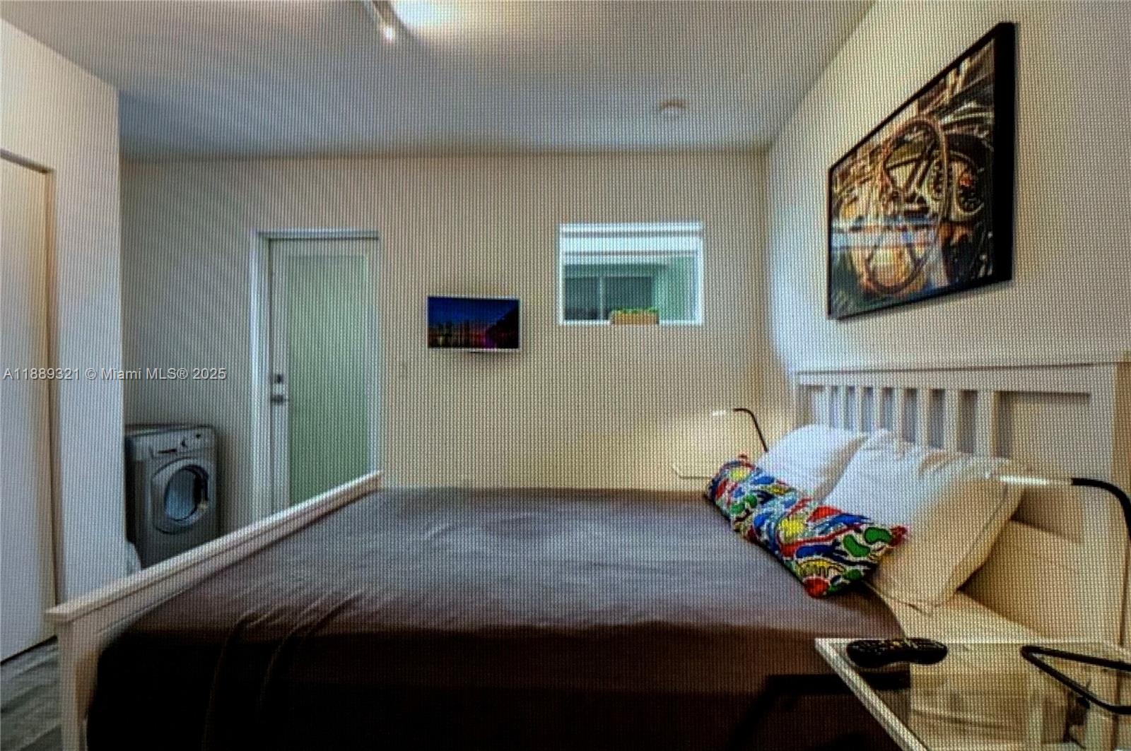 1035 EUCLID CONDO - Residential Lease