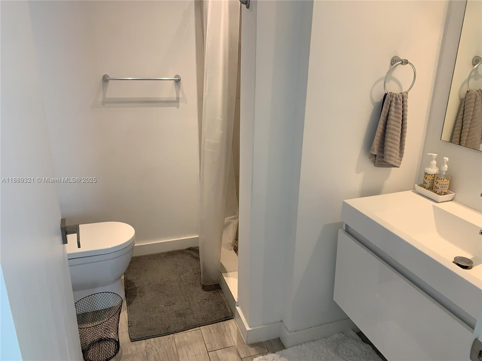 1035 EUCLID CONDO - Residential Lease