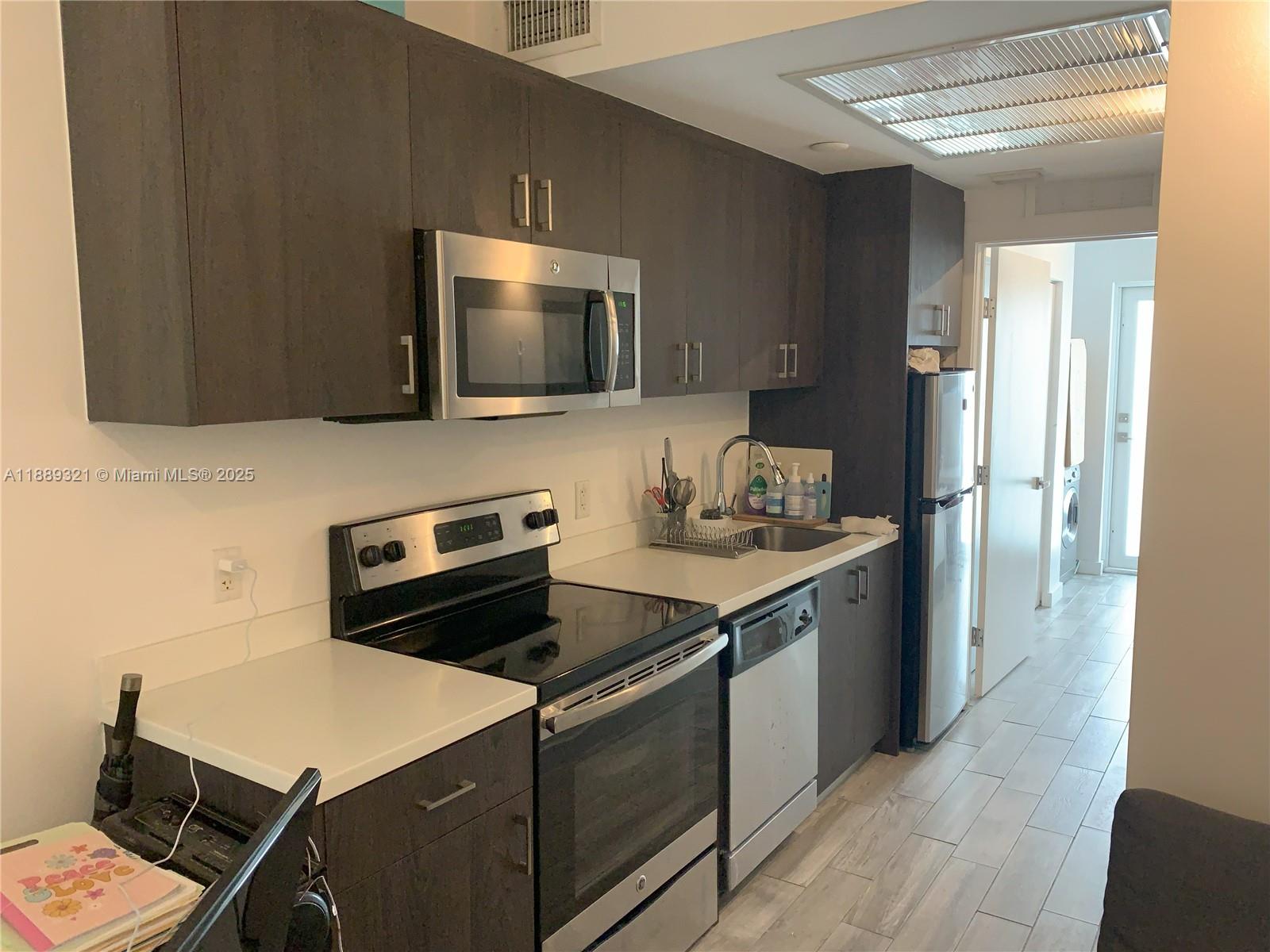 1035 EUCLID CONDO - Residential Lease