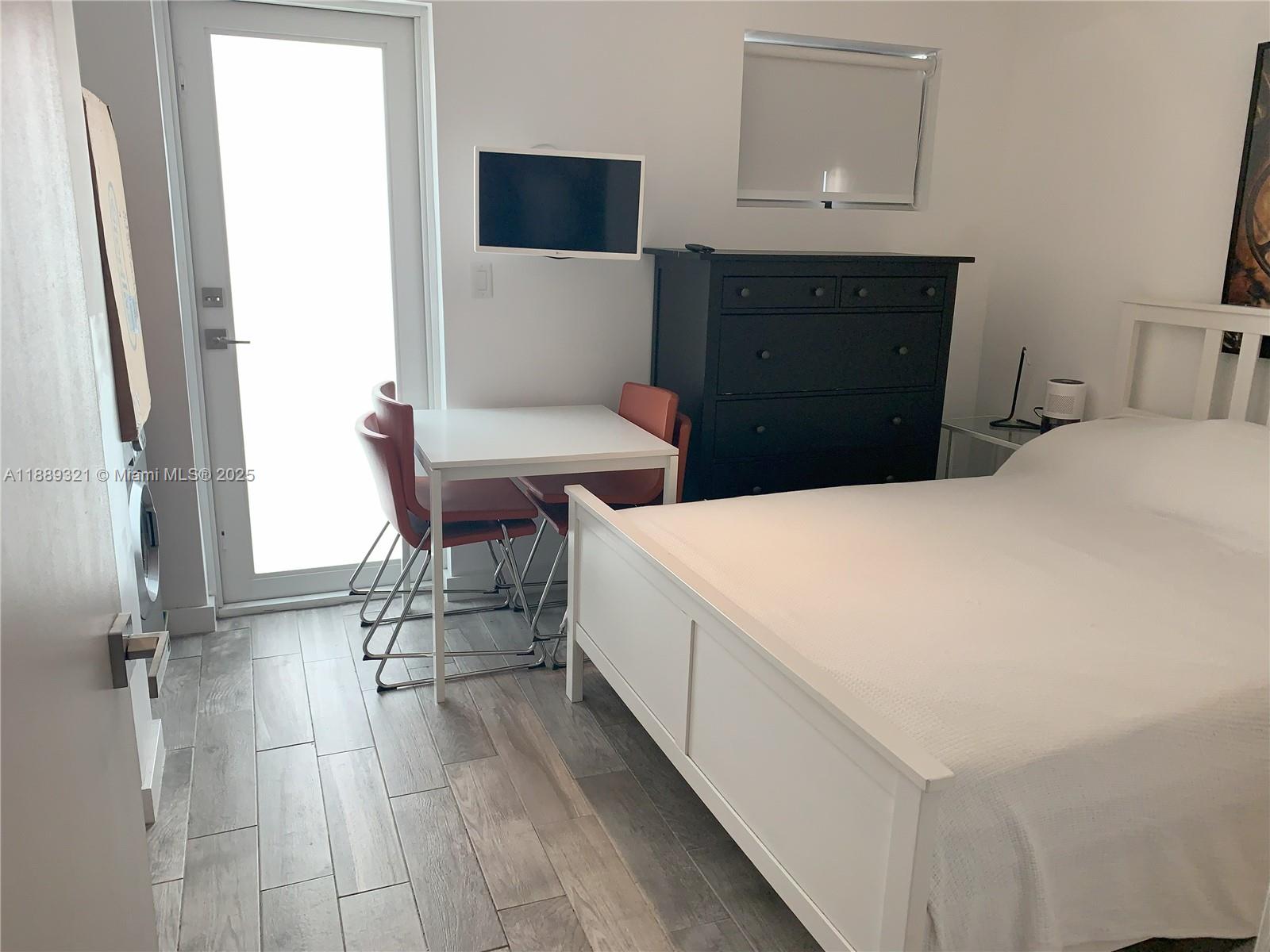 1035 EUCLID CONDO - Residential Lease