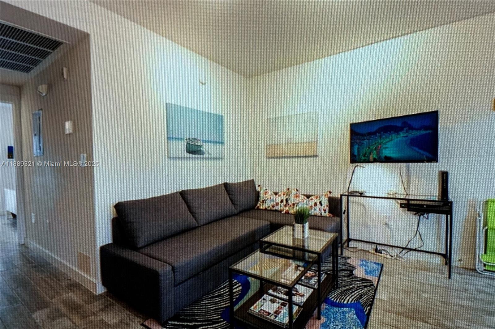 1035 EUCLID CONDO - Residential Lease