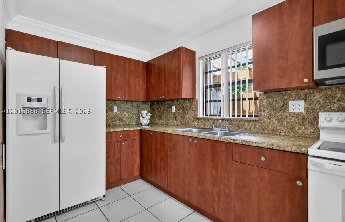 WOODS LANDING CONDO PH I - Residential