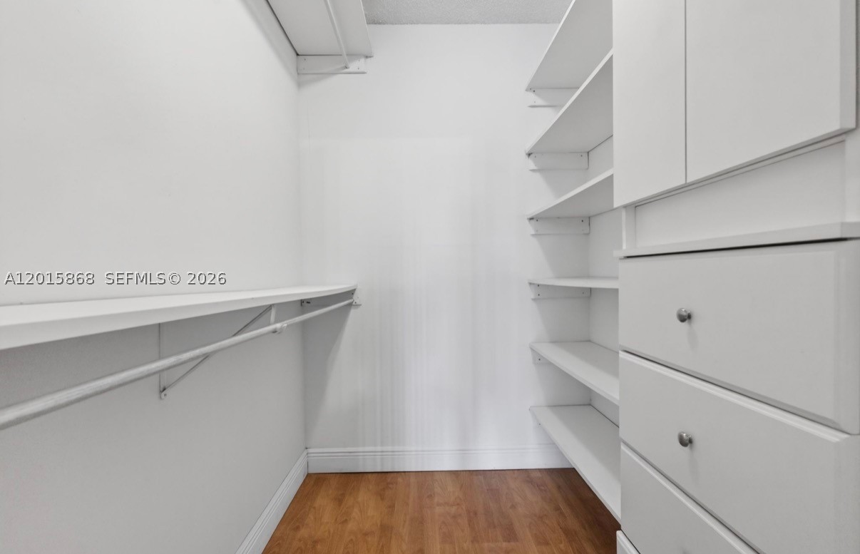 WOODS LANDING CONDO PH I - Residential