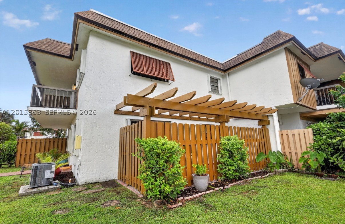 WOODS LANDING CONDO PH I - Residential