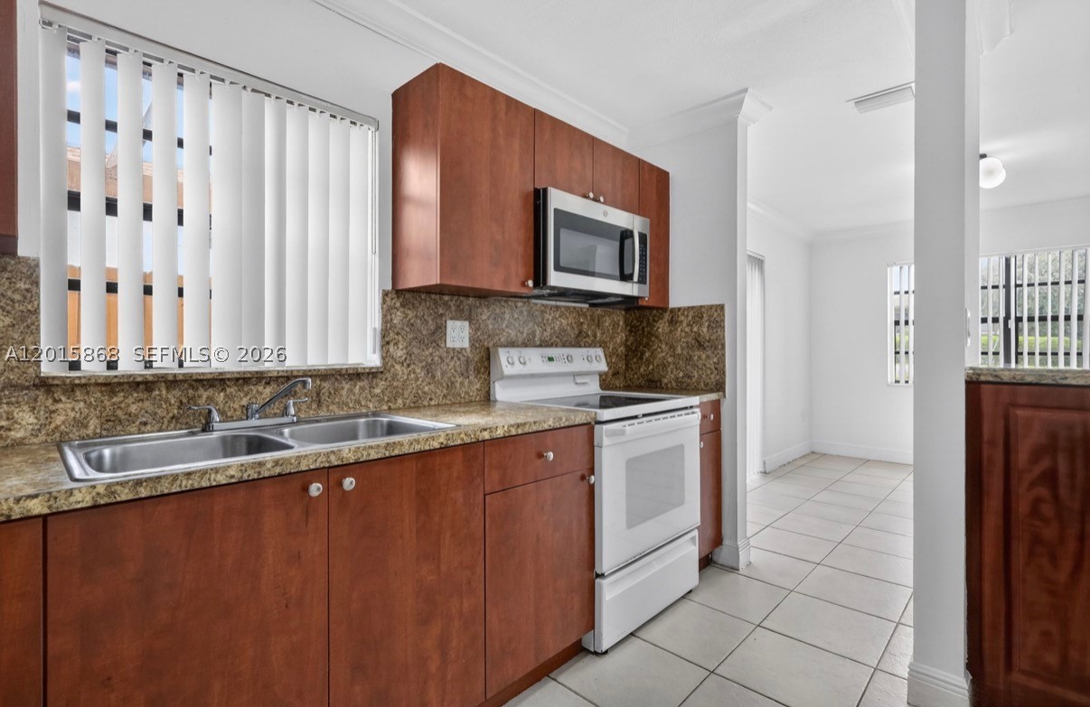 WOODS LANDING CONDO PH I - Residential