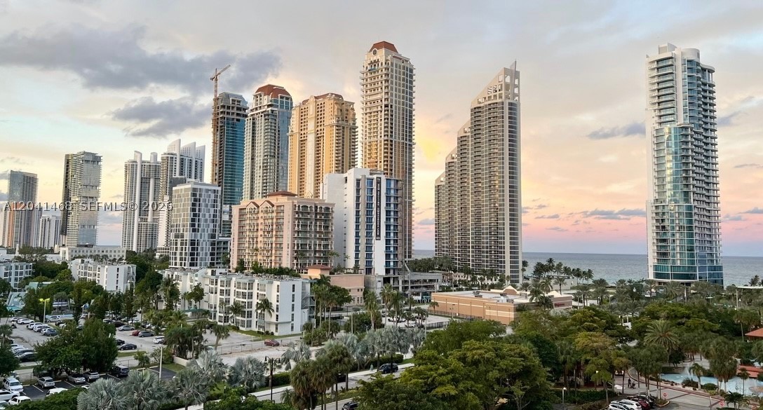 WINSTON TOWER 300 CONDO - Residential
