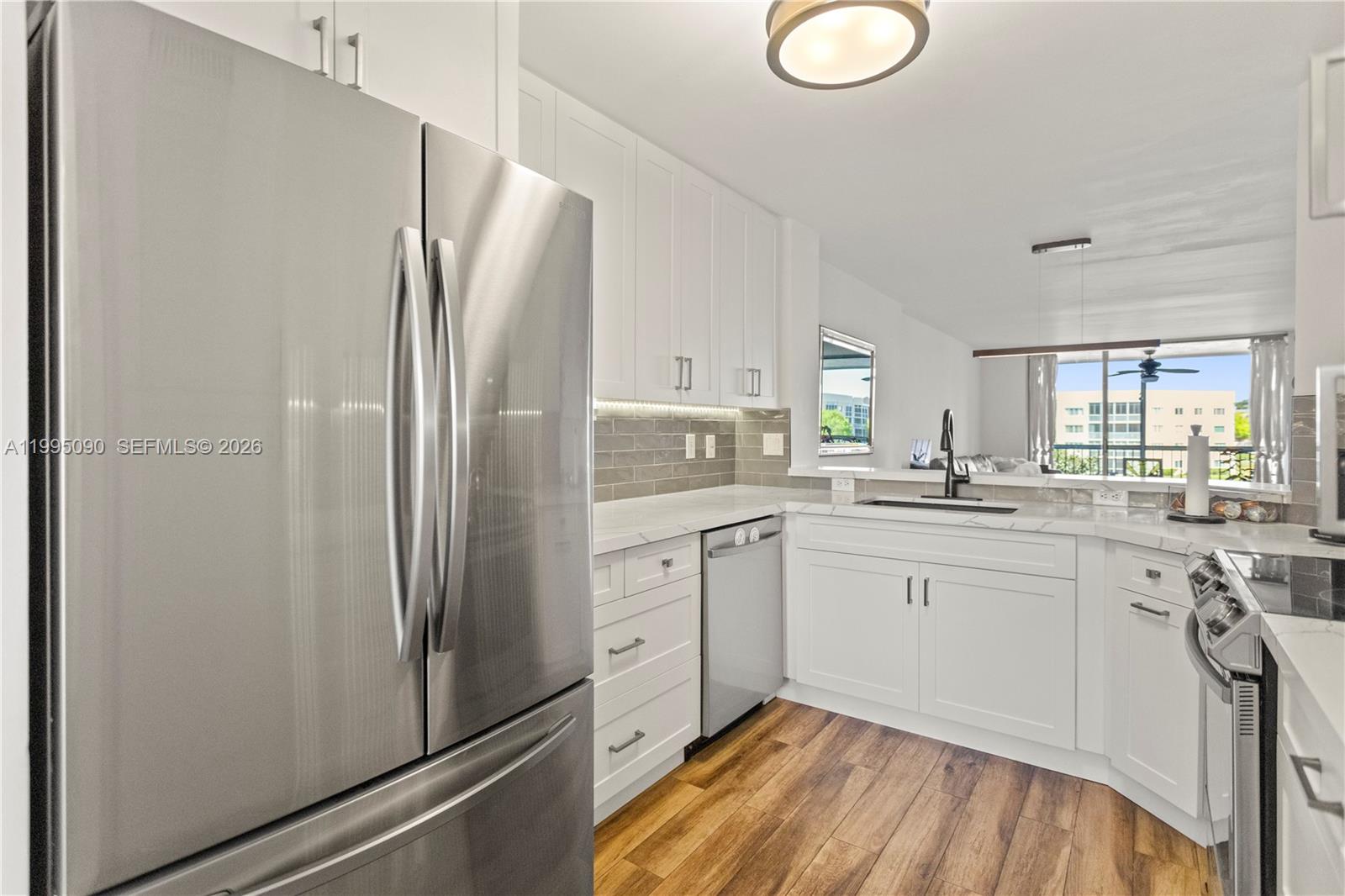 TRENT CONDOMINIUM E - Residential
