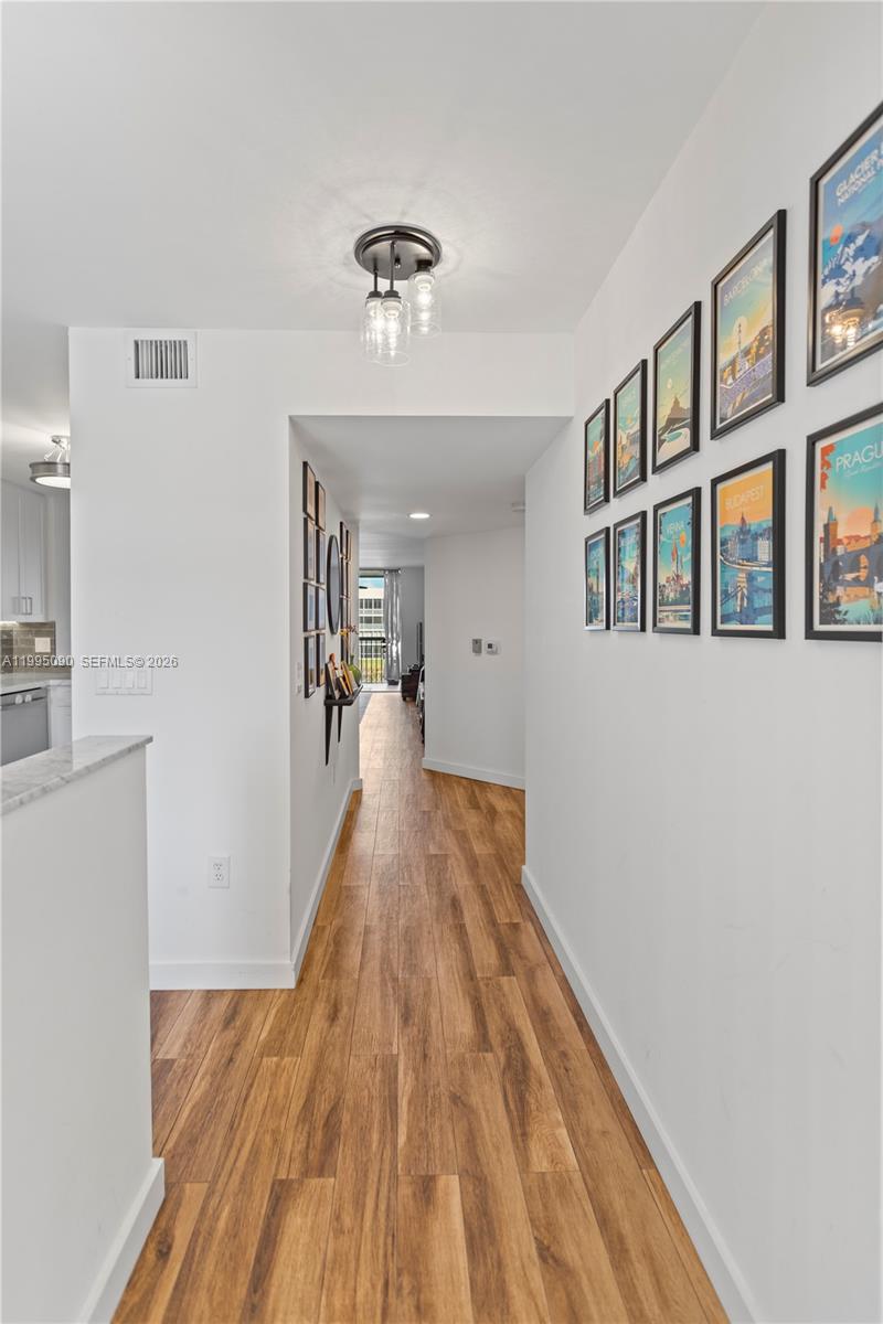 TRENT CONDOMINIUM E - Residential