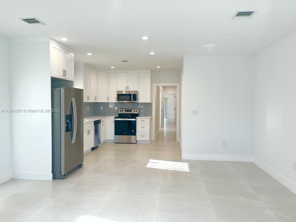TAMIAMI ACRES PLAN 2 - Residential Lease