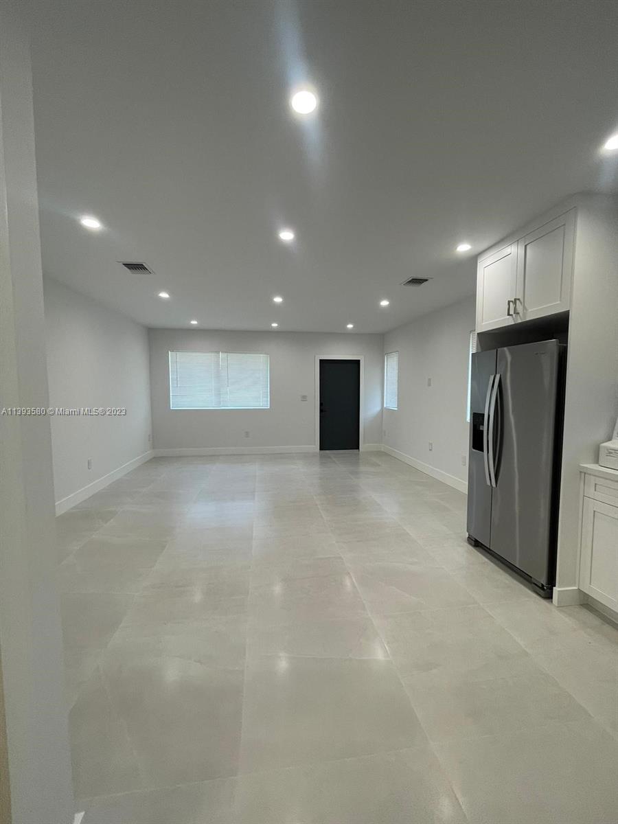 TAMIAMI ACRES PLAN 2 - Residential Lease