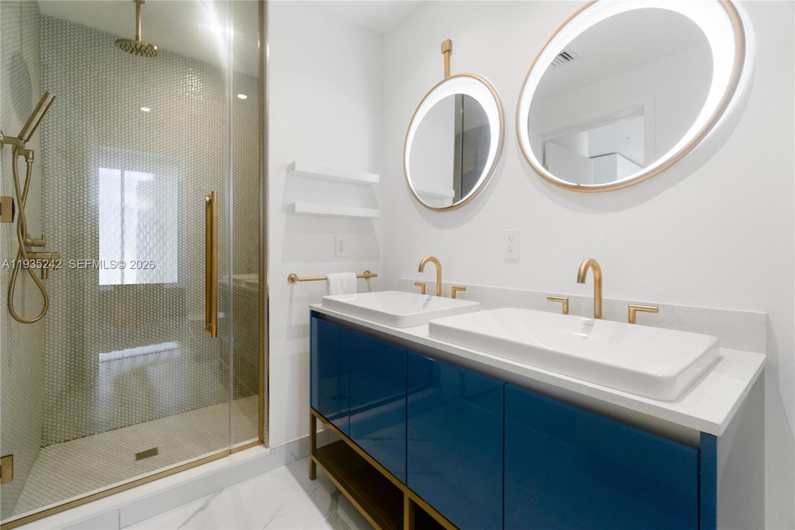 MR C RESIDENCES - Residential