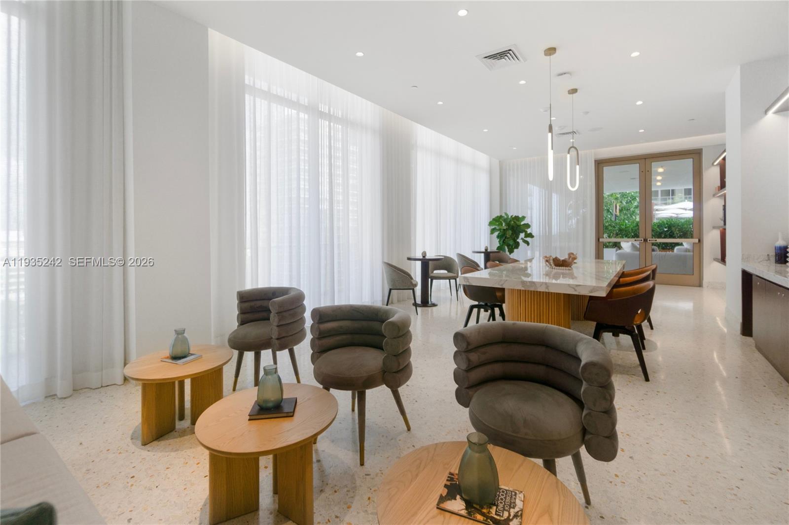 MR C RESIDENCES - Residential