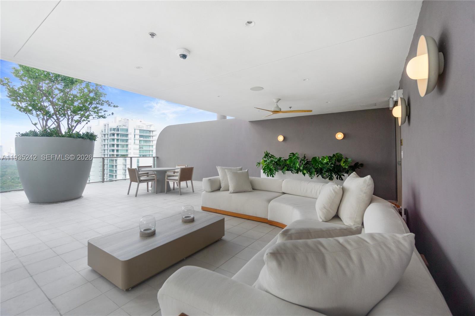 MR C RESIDENCES - Residential