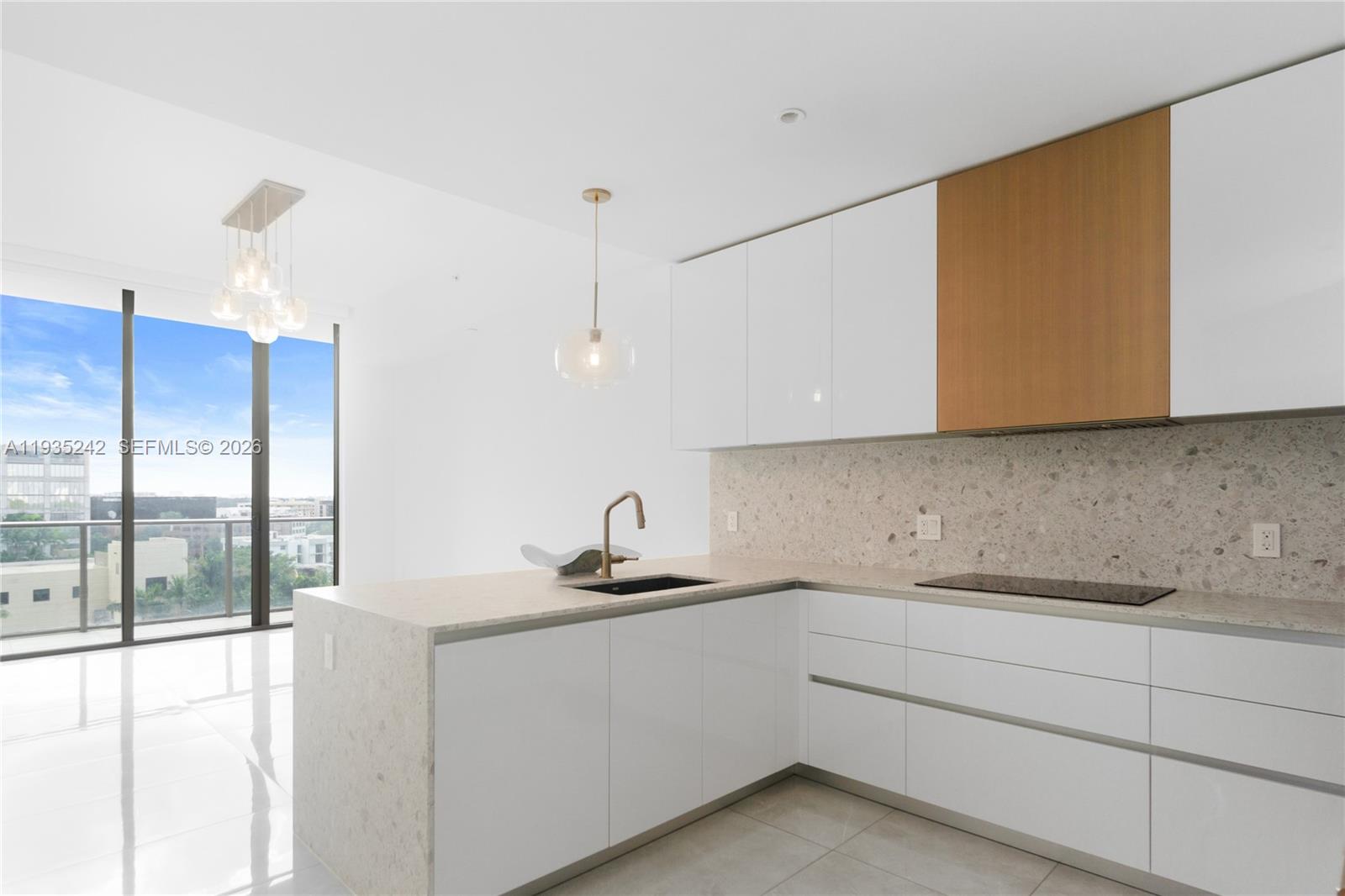 MR C RESIDENCES - Residential