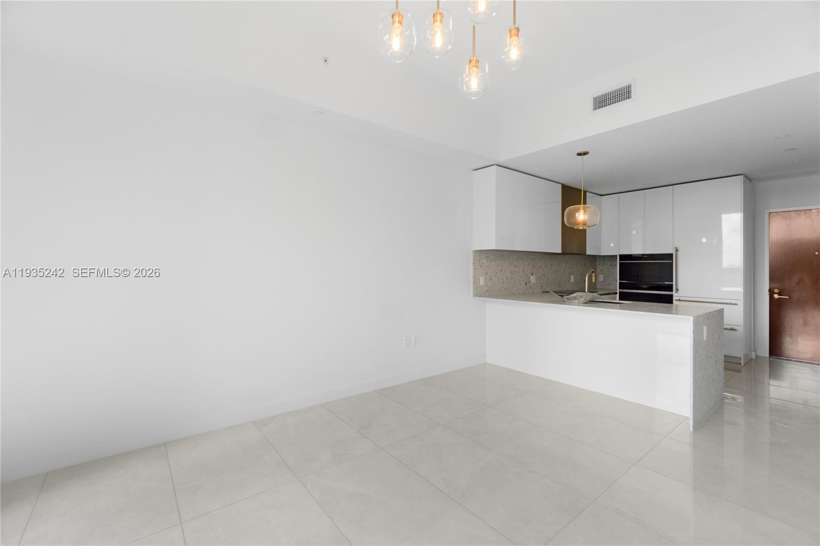 MR C RESIDENCES - Residential