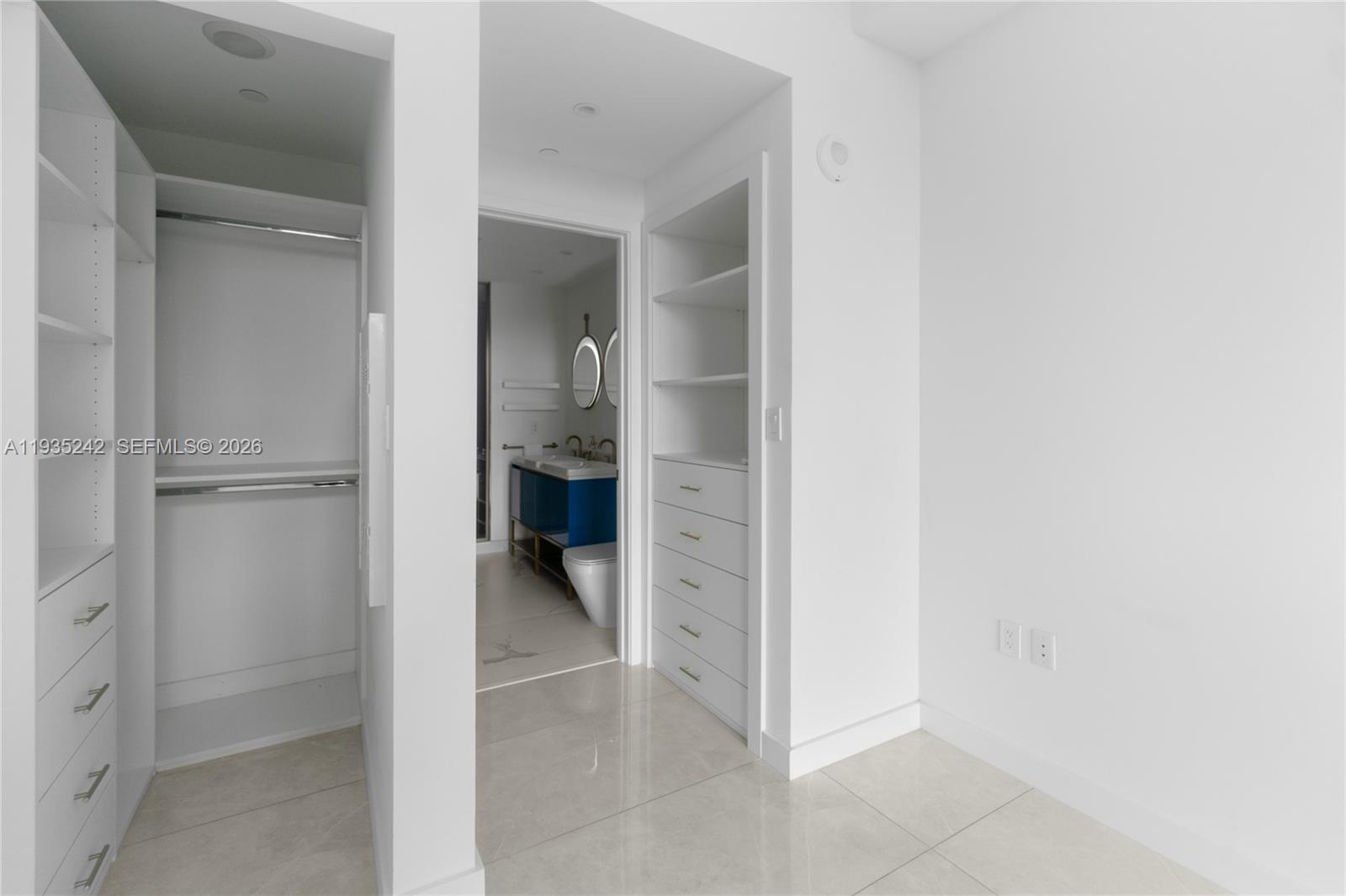 MR C RESIDENCES - Residential