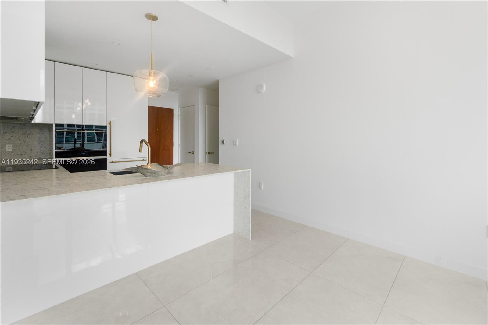 MR C RESIDENCES - Residential