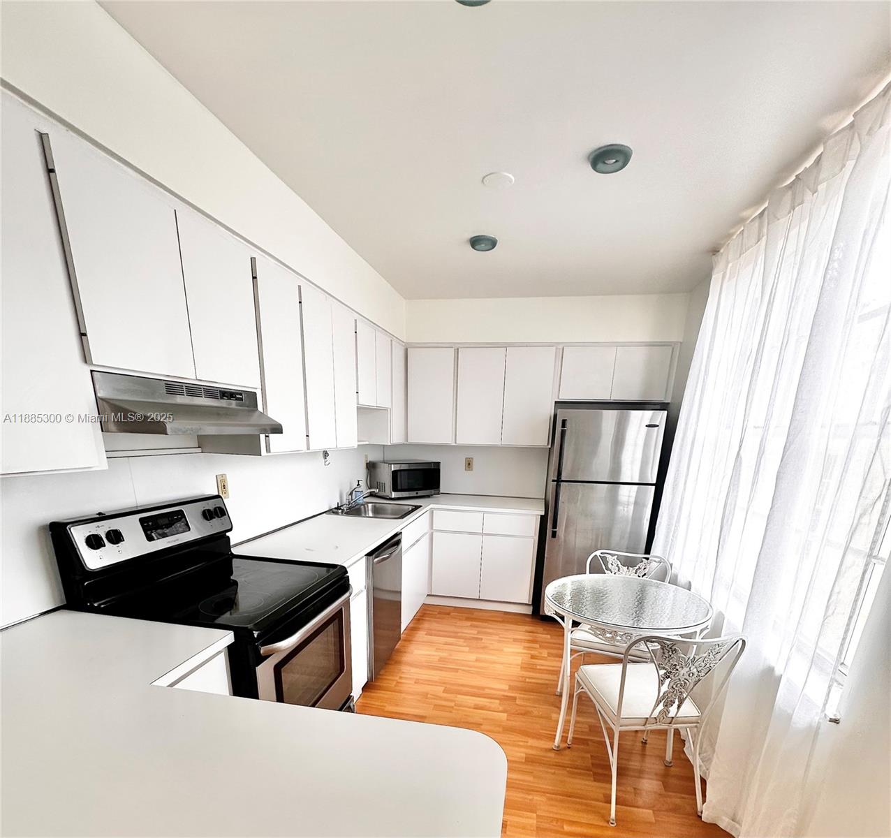 THE FLAMINGO CONDO - Residential Lease