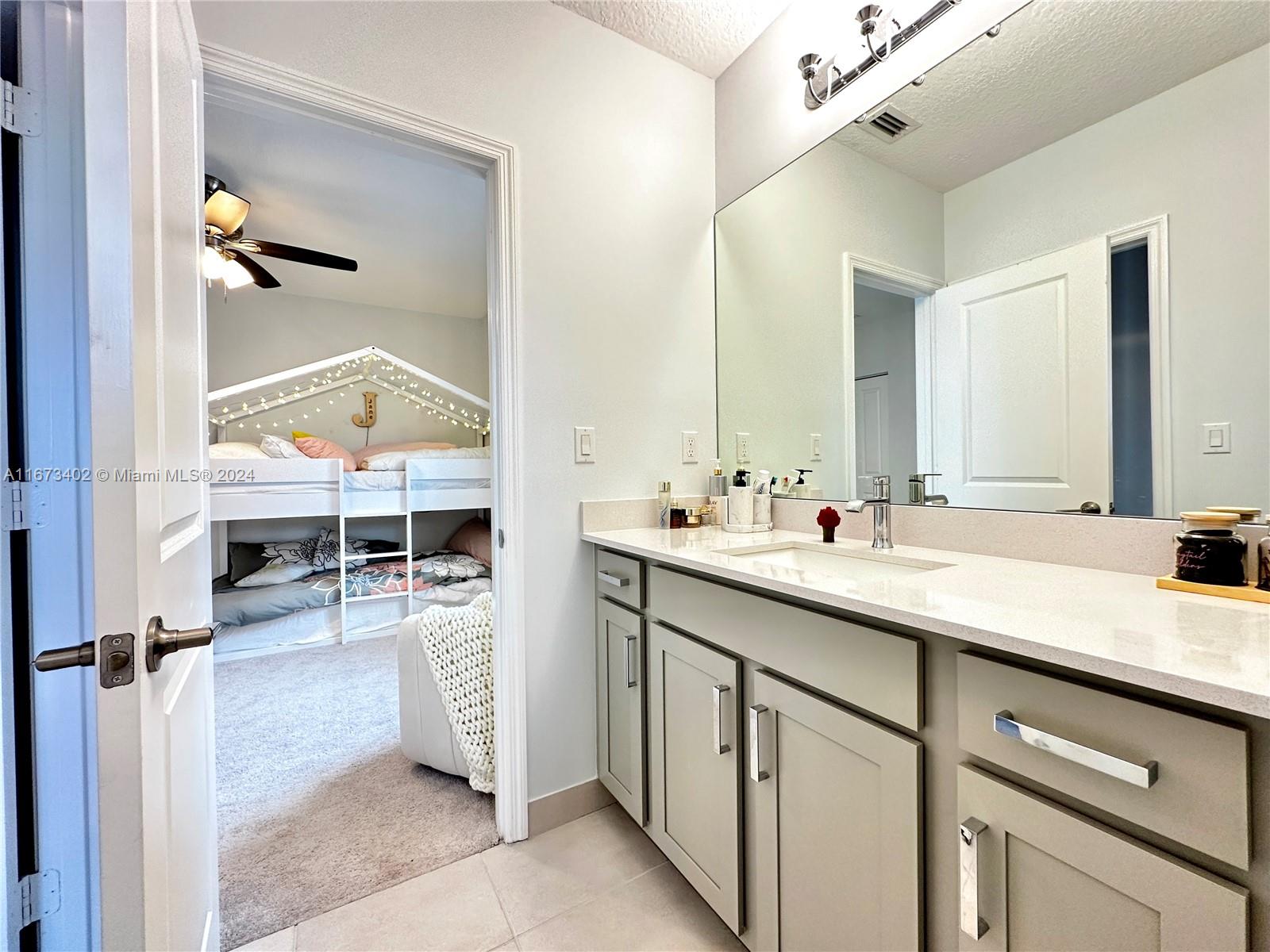 CRYSTAL LAKE 1ST SEC - Residential Lease