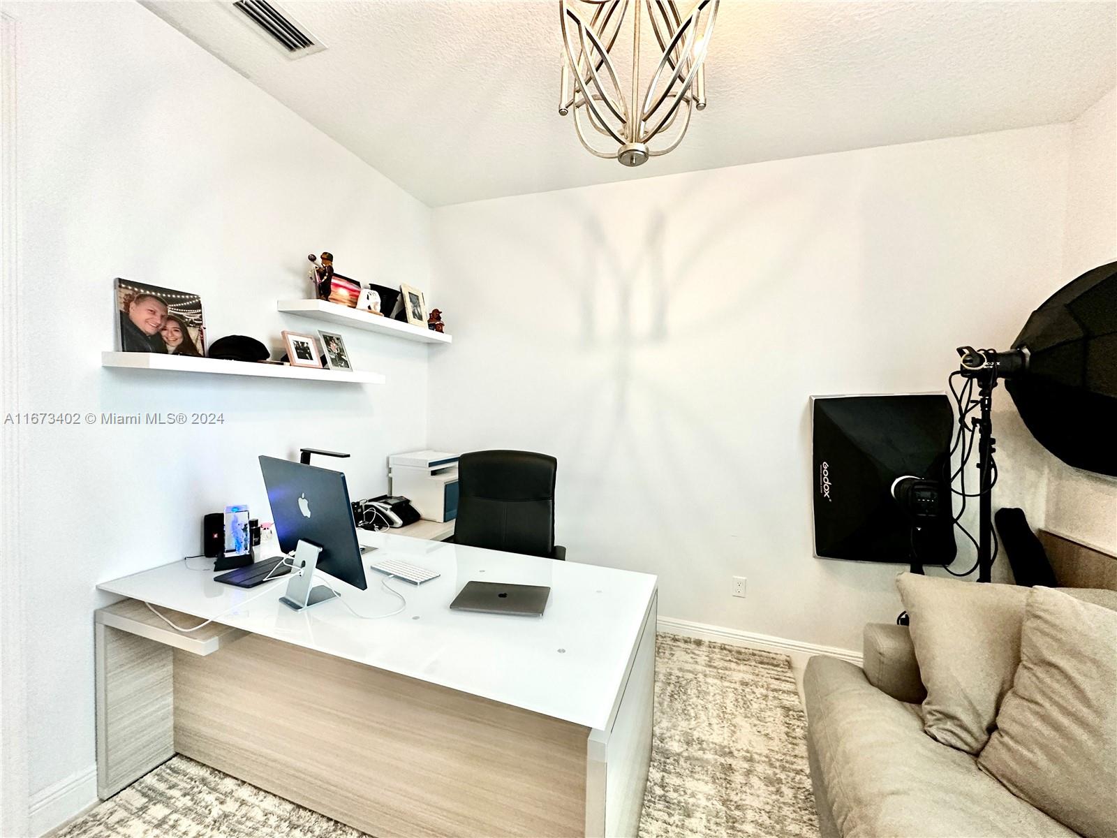 CRYSTAL LAKE 1ST SEC - Residential Lease