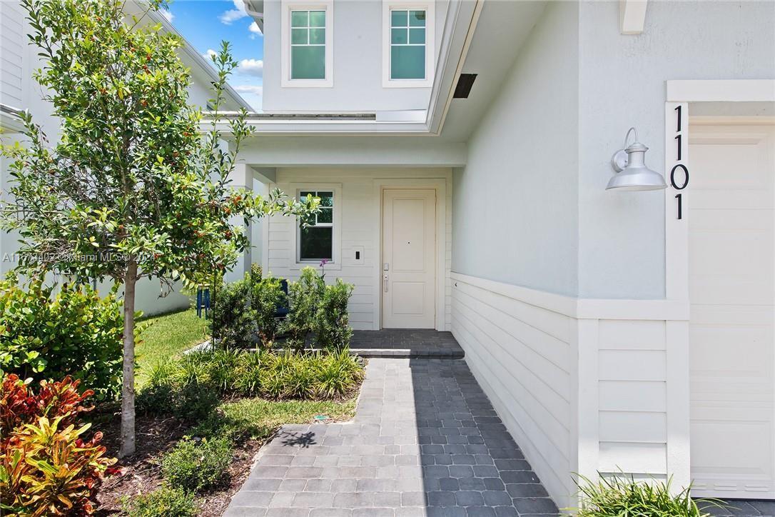CRYSTAL LAKE 1ST SEC - Residential Lease