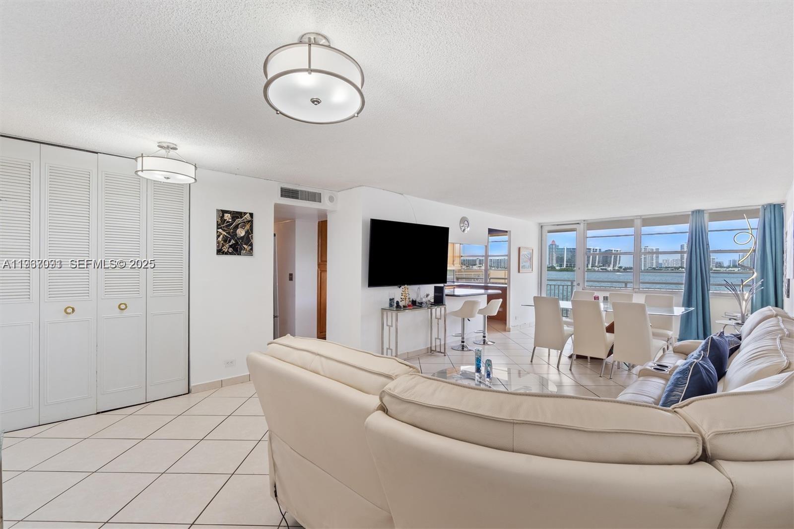 WINSTON TOWERS 200 - Residential