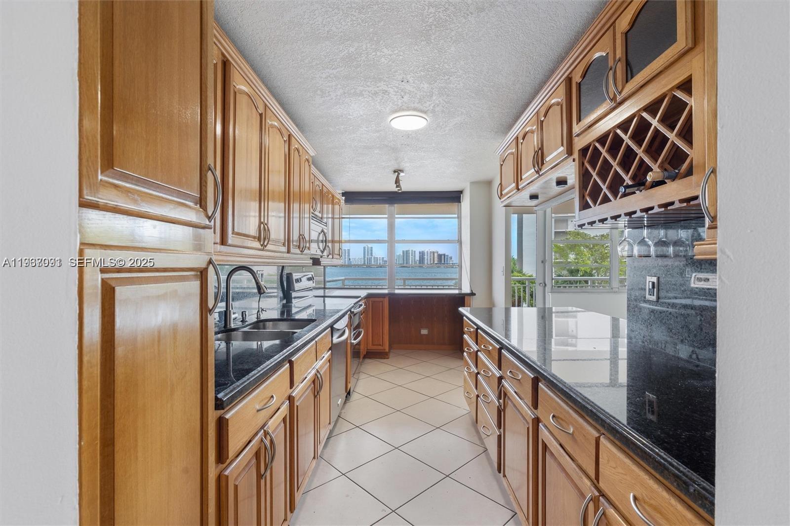 WINSTON TOWERS 200 - Residential