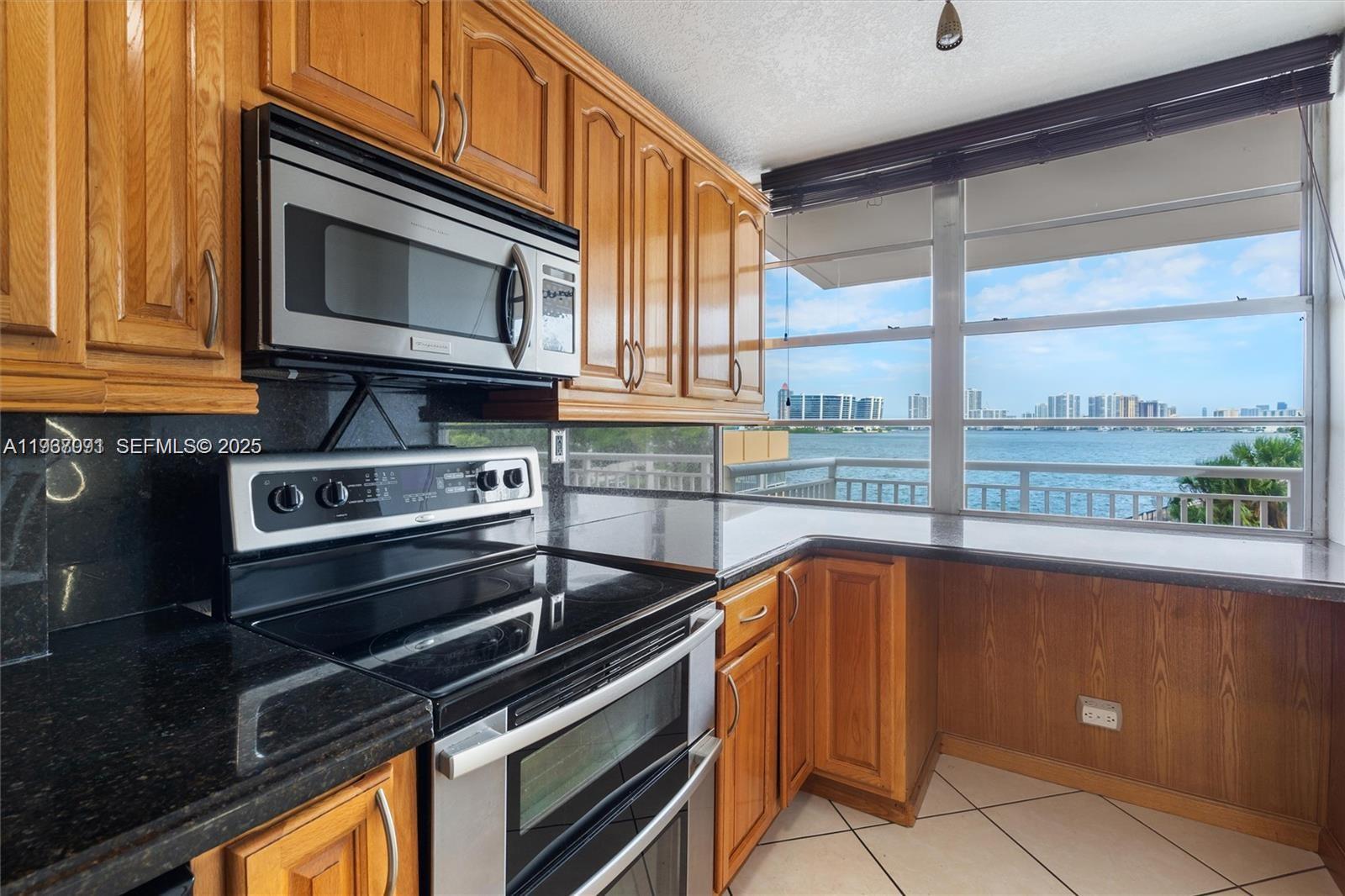WINSTON TOWERS 200 - Residential
