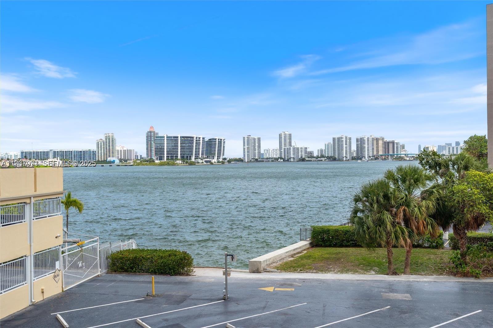 WINSTON TOWERS 200 - Residential