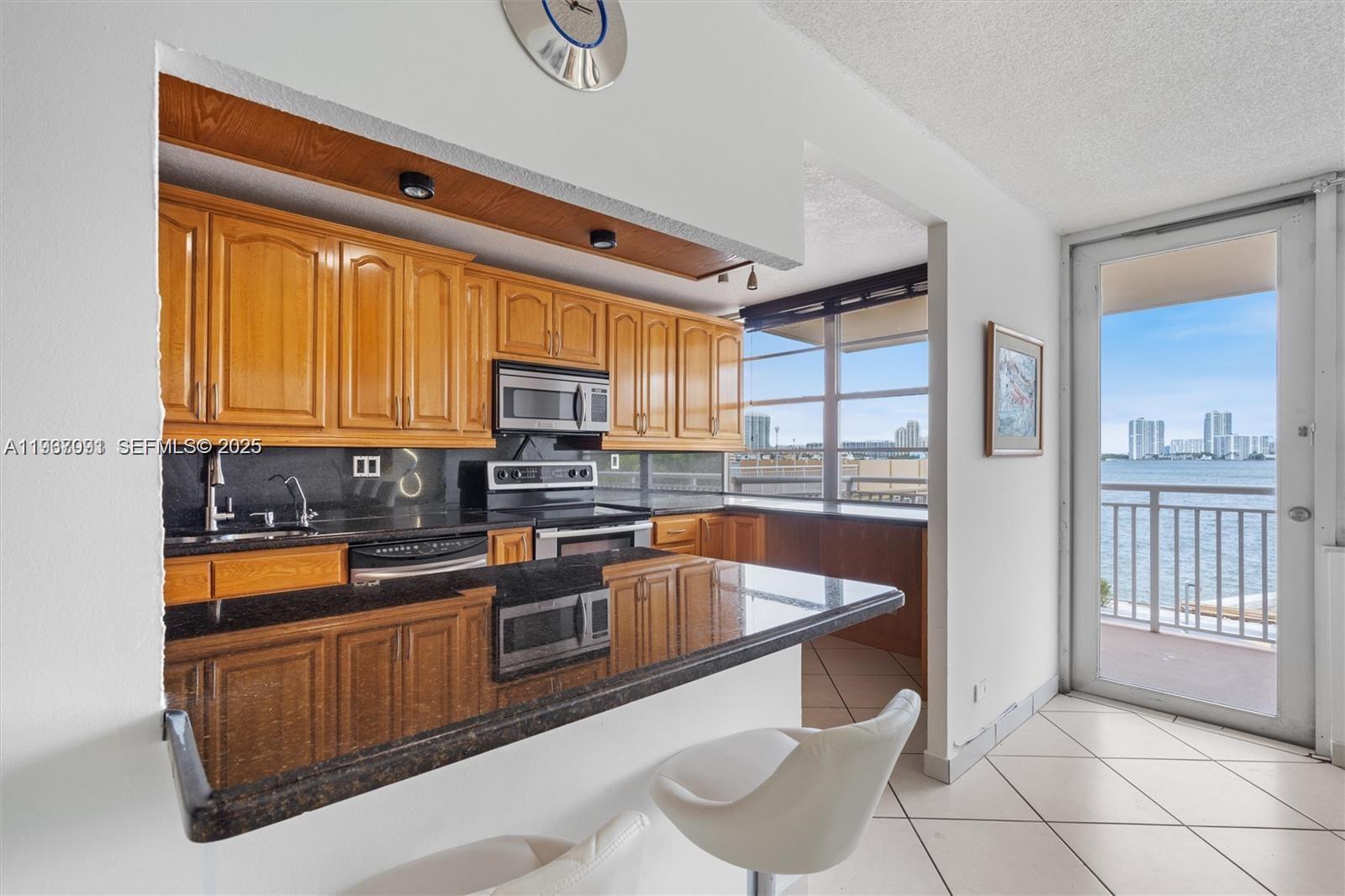 WINSTON TOWERS 200 - Residential