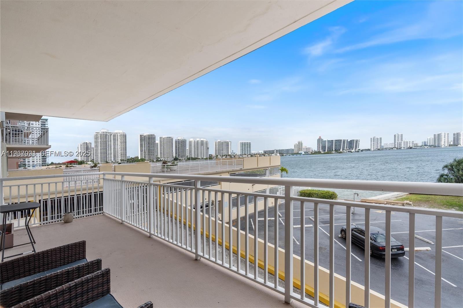 WINSTON TOWERS 200 - Residential