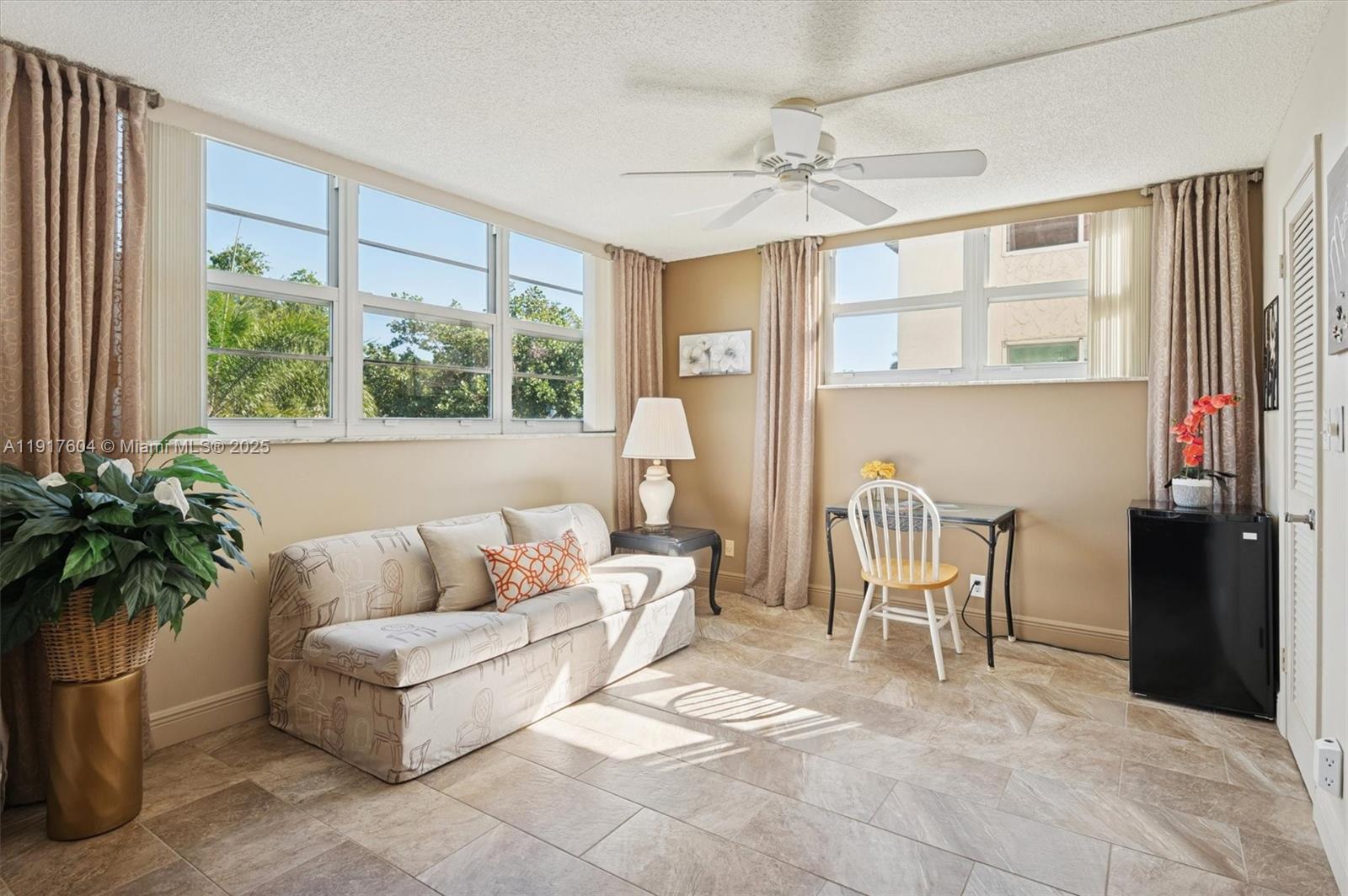 HOLLYBROOK GOLF AND - Residential