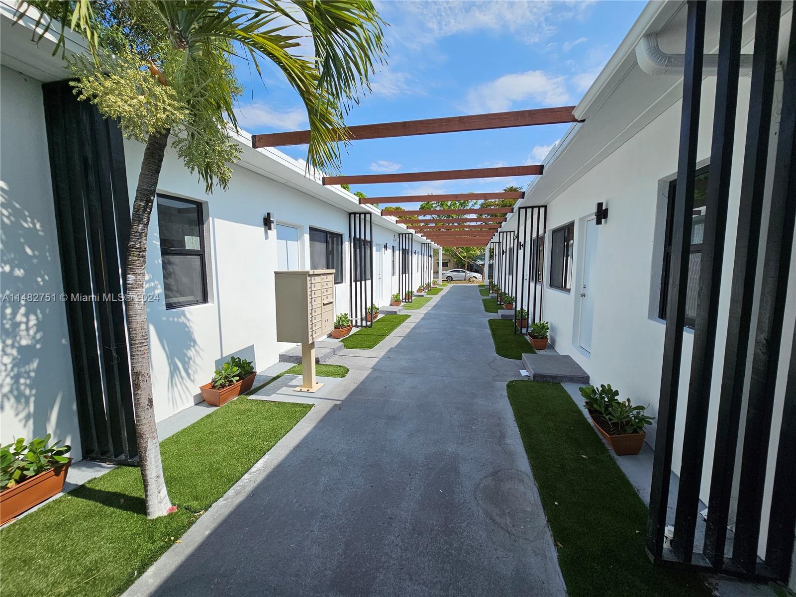 HOLLYWOOD - Residential Lease