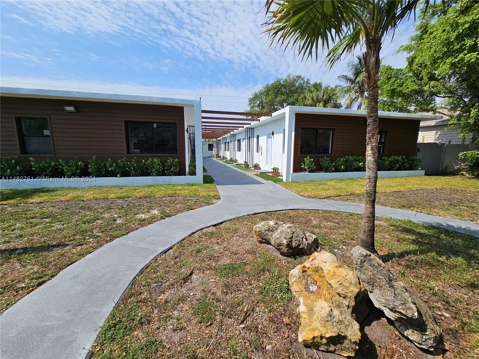 HOLLYWOOD - Residential Lease