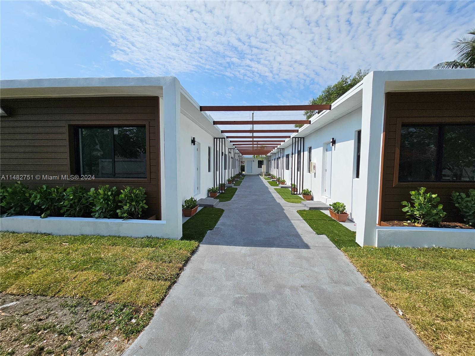 HOLLYWOOD - Residential Lease