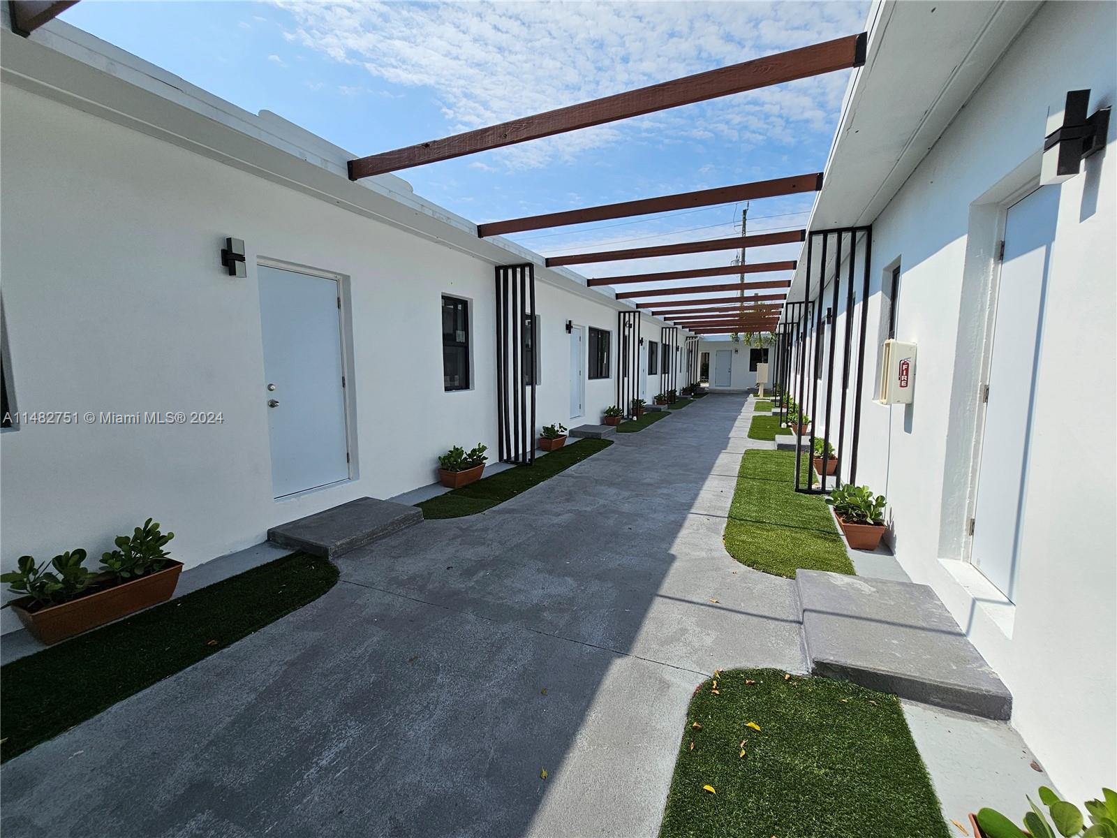 HOLLYWOOD - Residential Lease