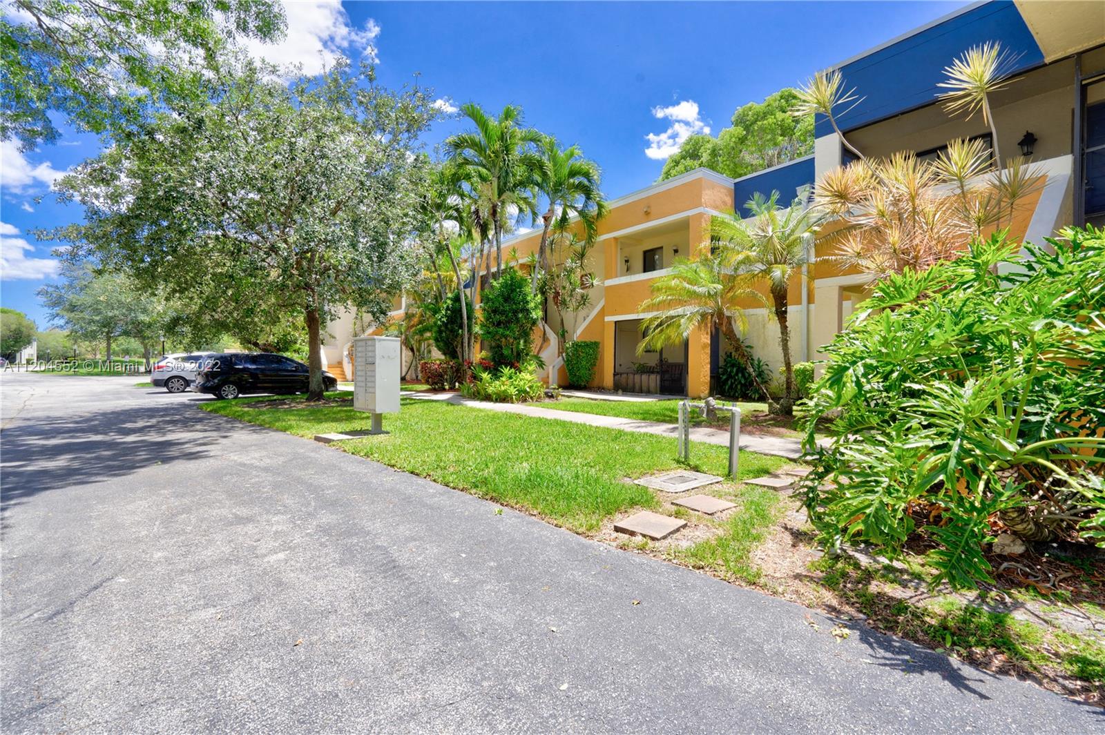 Weston Racquet Club apartment Large split plan with 2 bedrooms and 2 bathrooms, spacious living and dining area that opens up to the enclosed  glass balcony providing you extra living space where you will enjoy amazing canal view and garden.  Open space  updated kitchen with white modern cabinets with granite counter top stainless steel appliances , Master bedroom with walking closet ,update bathrooms tile floors, new air condition and Titan water heather ,all high impact windows and doors. Out side extra storage . You had access to Bonaventure Club with resort style amenities like jacuzzi ,pools, racquet court, tennis court, bowling, gym, sauna ,social rooms.     Great community  near to majors high ways State rd 84,595,I-75.  DON'T MISS IT! CALL NOW.