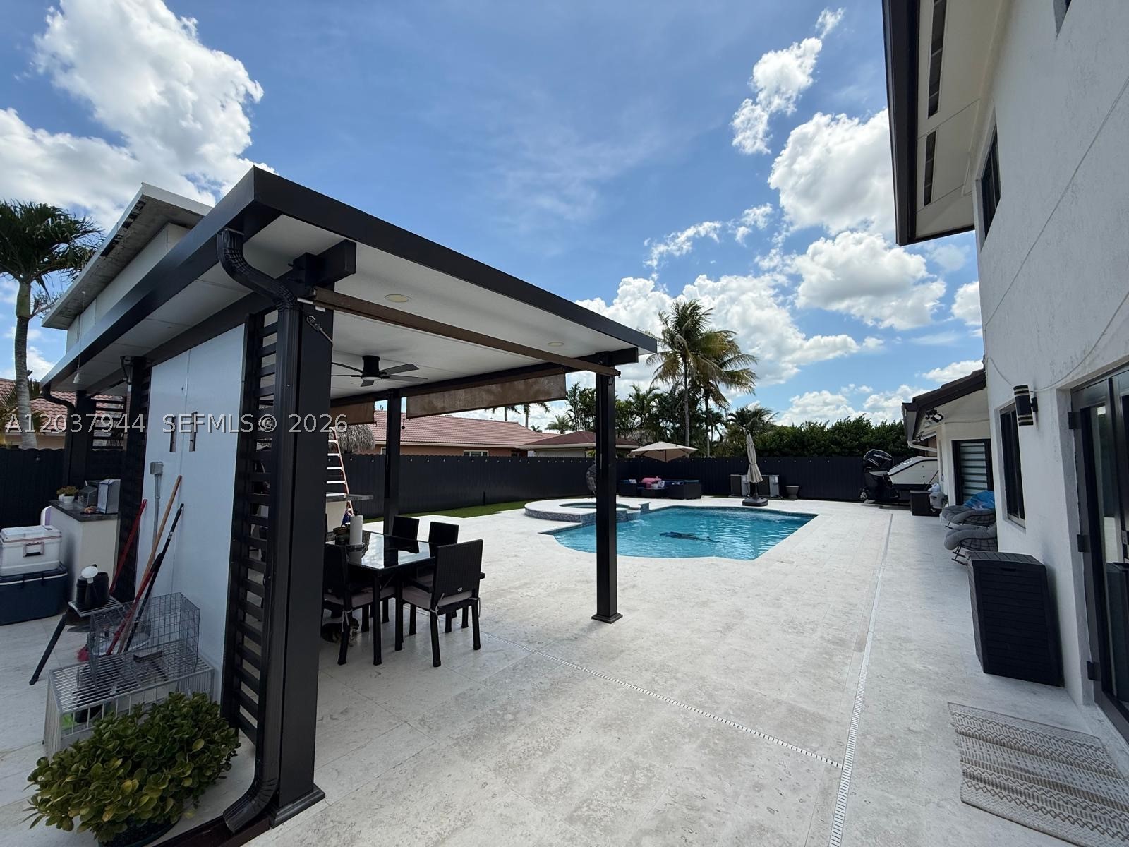 G B ESTATES - Residential