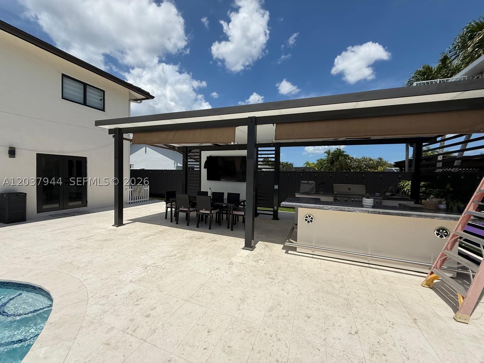 G B ESTATES - Residential