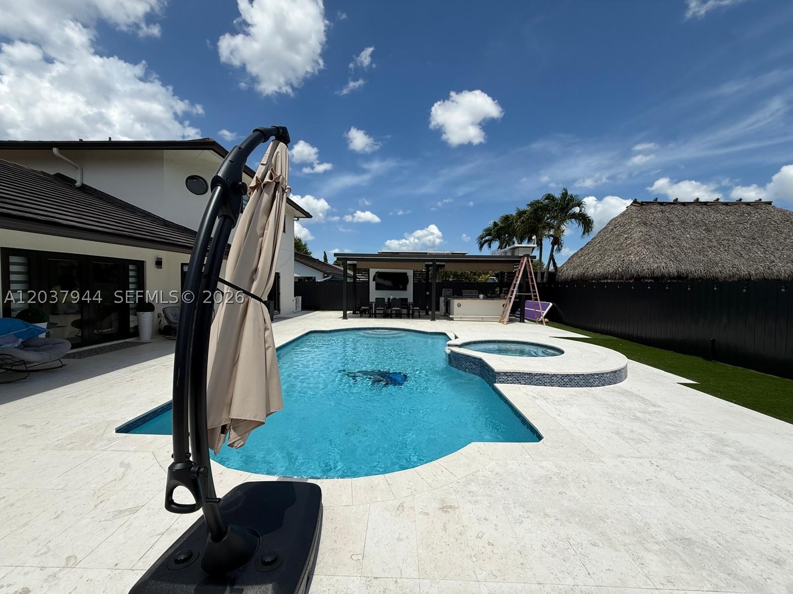 G B ESTATES - Residential