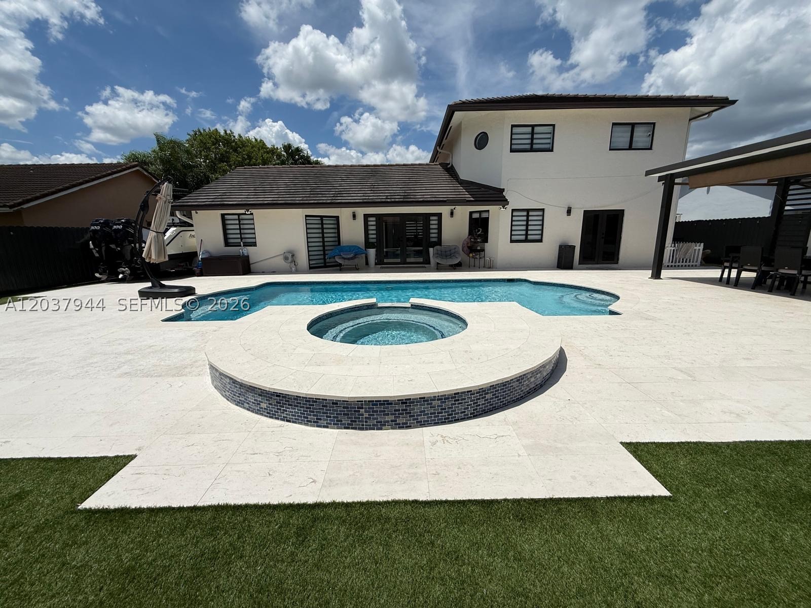 G B ESTATES - Residential