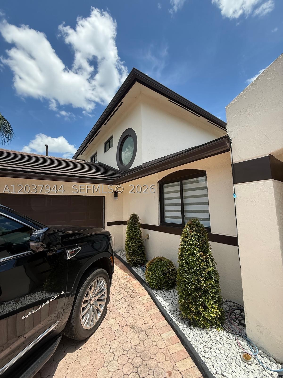 G B ESTATES - Residential